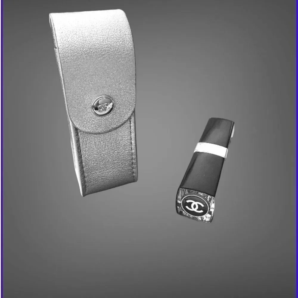 CHANEL LIPSTICK CASE IN SILVER LEATHER